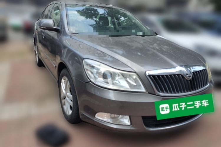 Used Skoda Octavia 2014 1.6L Automatic Yijun Edition Front Right 45 Deg