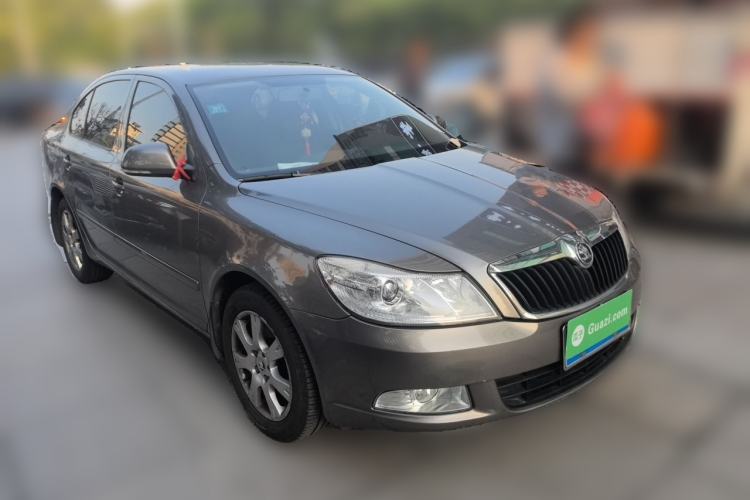 Used Skoda Octavia 2014 1.6L Manual Yijie Edition Front Right 45 Deg