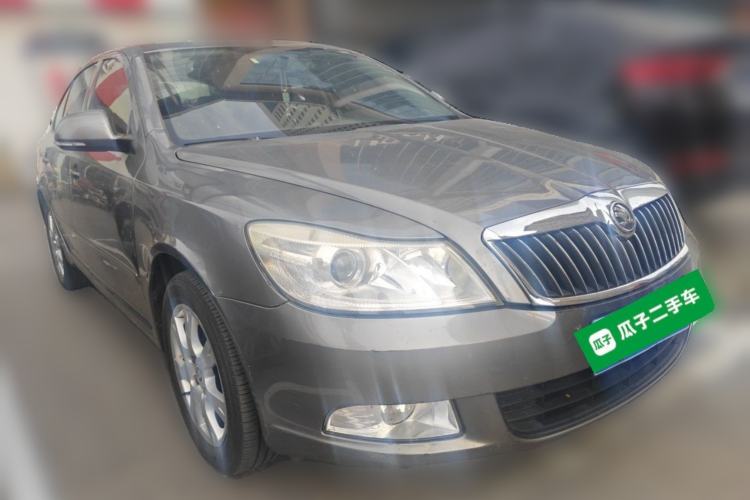 Used Skoda Octavia 2014 1.6L Automatic Yijie Edition Front Right 45 Deg