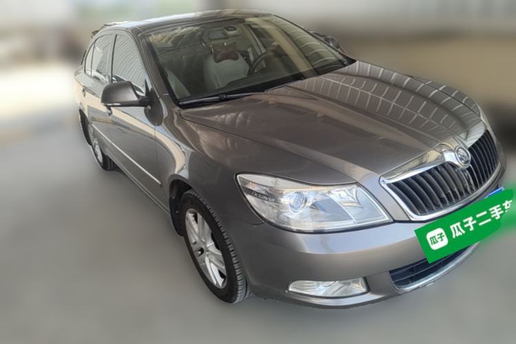 Used Skoda Octavia 2014 1.6L Automatic Yijun Edition Front Right 45 Deg