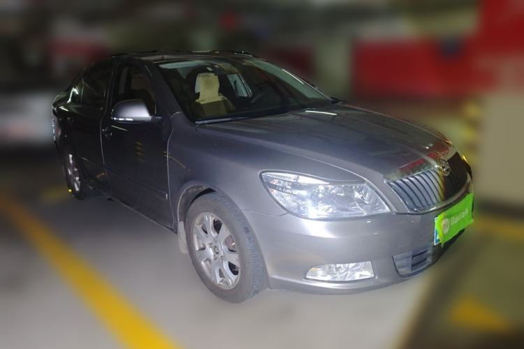Used Skoda Octavia 2014 1.6L Manual Yijie Edition Front Right 45 Deg