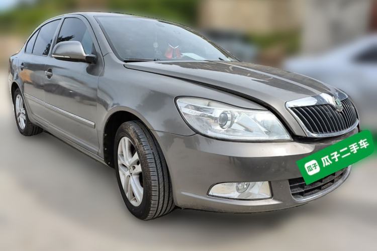 Used Skoda Octavia 2014 1.6L Automatic Yijun Edition Front Right 45 Deg