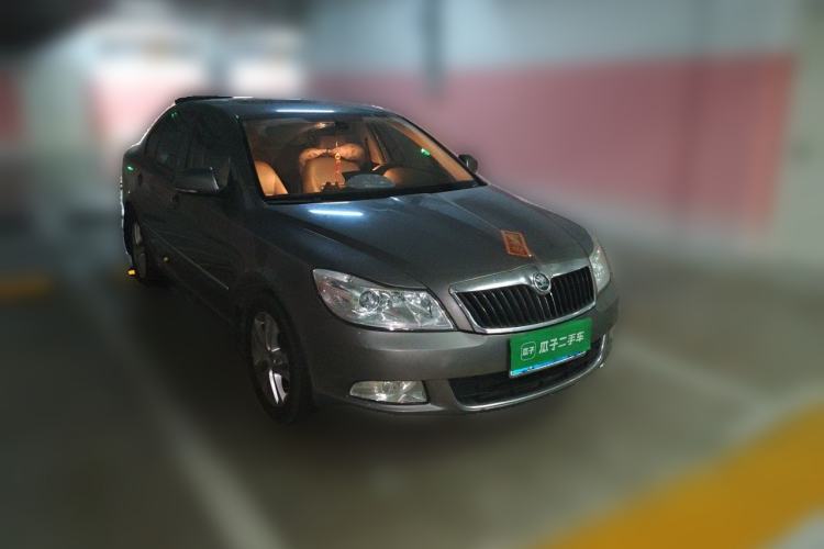Used Skoda Octavia 2014 1.6L Manual Yijun Edition Front Right 45 Deg