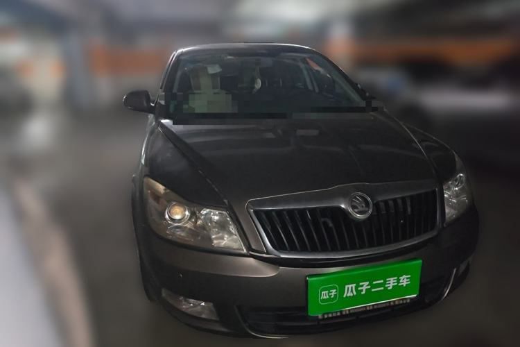 Used Skoda Octavia 2014 1.6L Automatic Yijie Edition Front Right 45 Deg