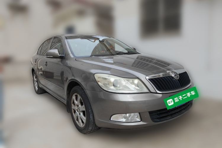 Used Skoda Octavia 2014 1.6L Manual Yijie Edition Front Right 45 Deg