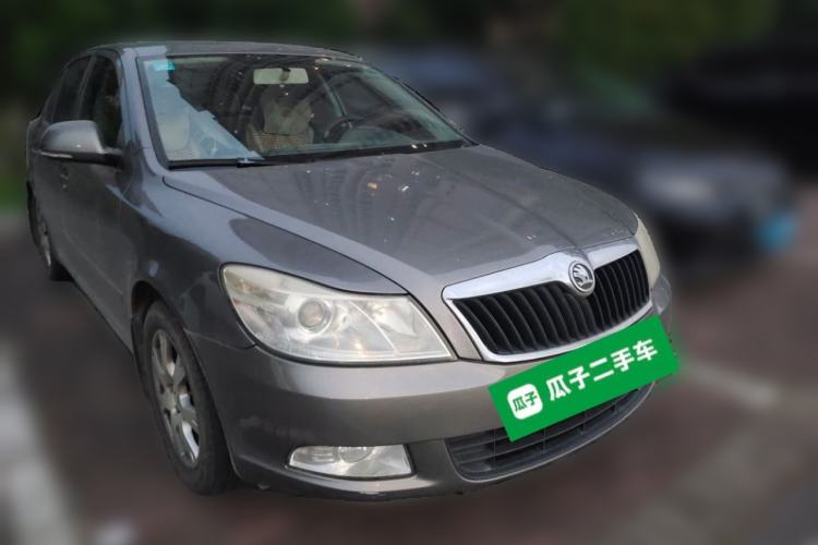 Used Skoda Octavia 2014 1.6L Manual Yijie Edition Front Right 45 Deg