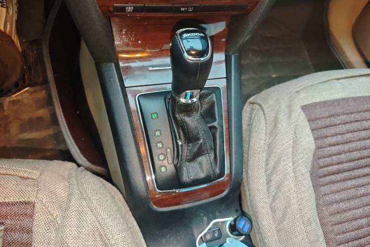 Used Skoda Octavia 2014 1.6L Automatic Yijun Edition Gear Lever