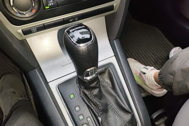 Used Skoda Octavia 2014 1.6L Automatic Yijun Edition Gear Lever
