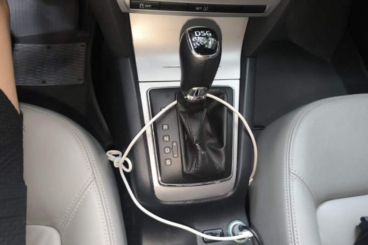 Used Skoda Octavia 2014 1.4TSI DSG Yijun Edition Gear Lever