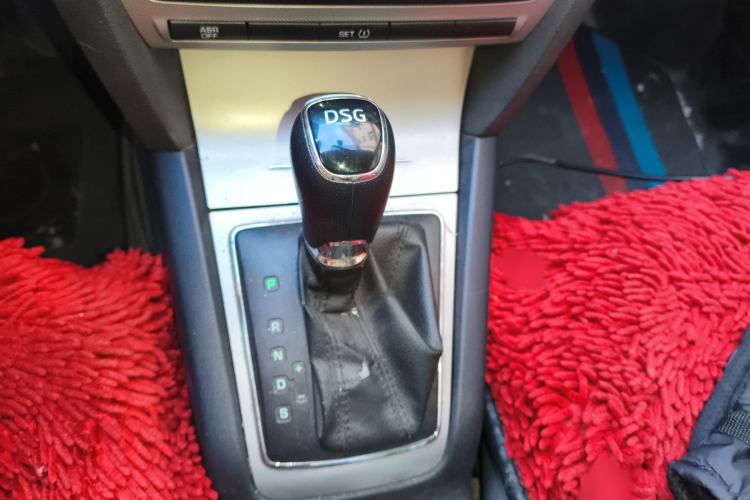 Used Skoda Octavia 2014 1.6L Automatic Yijun Edition Gear Lever
