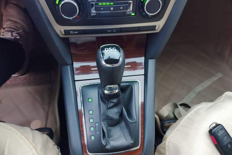Used Skoda Octavia 2014 1.4TSI DSG Yijun Edition Gear Lever