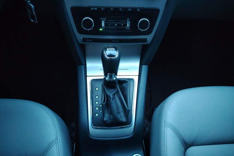 Used Skoda Octavia 2014 1.8TSI DSG Yijun Edition Gear Lever