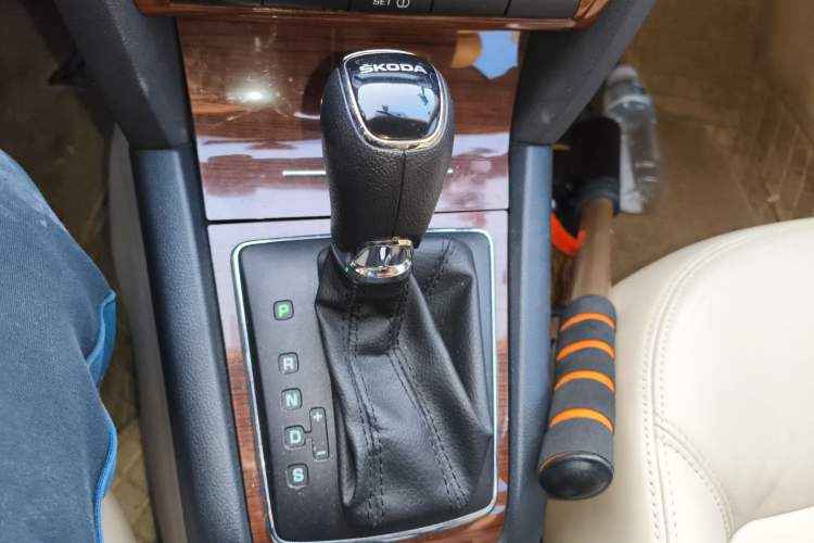 Used Skoda Octavia 2014 1.6L Automatic Yijun Edition Gear Lever