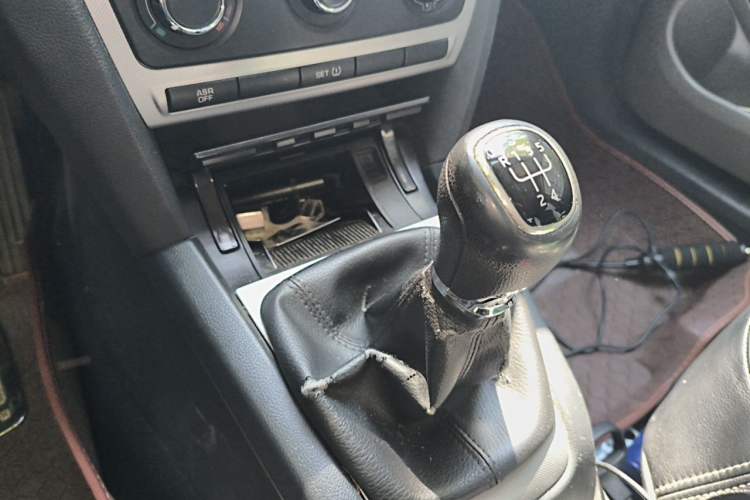 Used Skoda Octavia 2014 1.6L Manual Yijie Edition Gear Lever