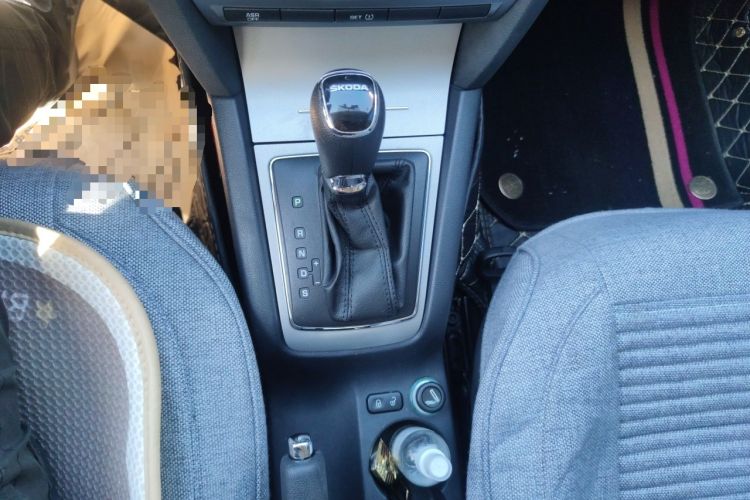 Used Skoda Octavia 2014 1.6L Automatic Yijie Edition Gear Lever