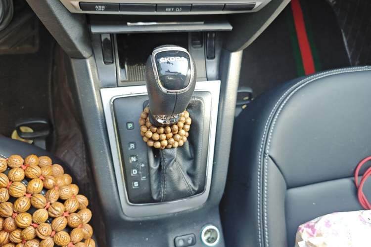 Used Skoda Octavia 2014 1.6L Automatic Yijie Edition Gear Lever