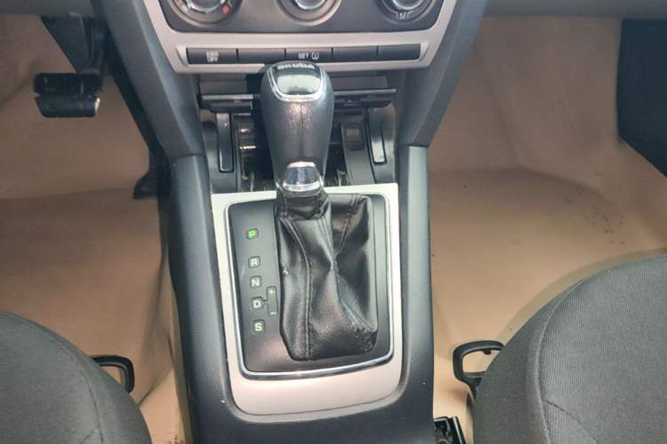 Used Skoda Octavia 2014 1.6L Automatic Yijie Edition Gear Lever