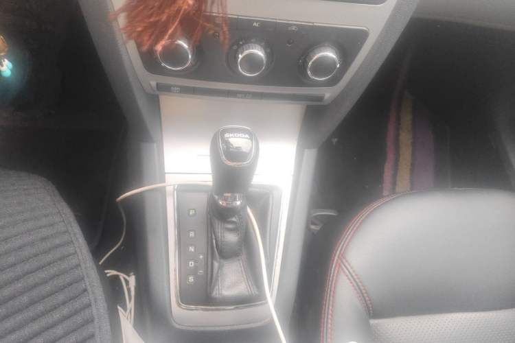Used Skoda Octavia 2014 1.6L Automatic Yijie Edition Gear Lever