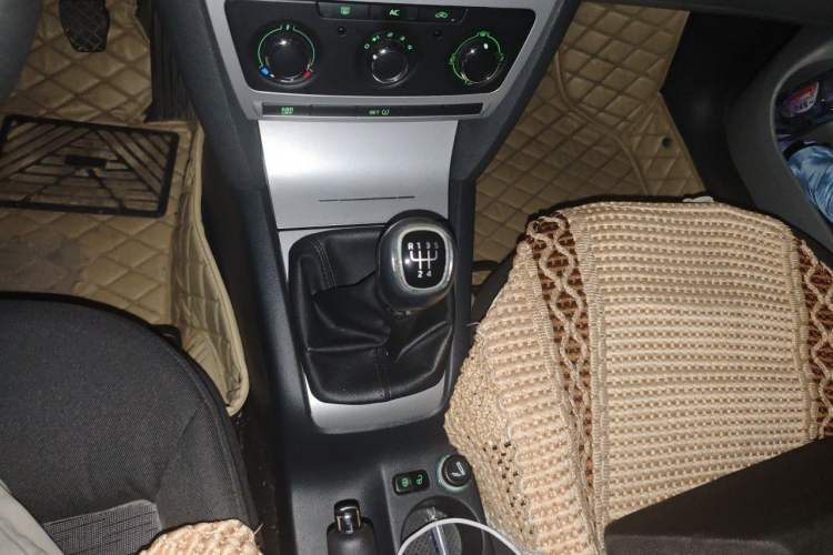 Used Skoda Octavia 2014 1.6L Manual Yijie Edition Gear Lever
