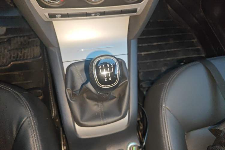 Used Skoda Octavia 2014 1.6L Manual Yijie Edition Gear Lever