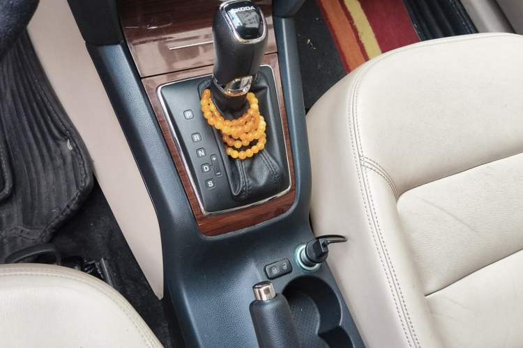 Used Skoda Octavia 2014 1.6L Automatic Yijun Edition Gear Lever
