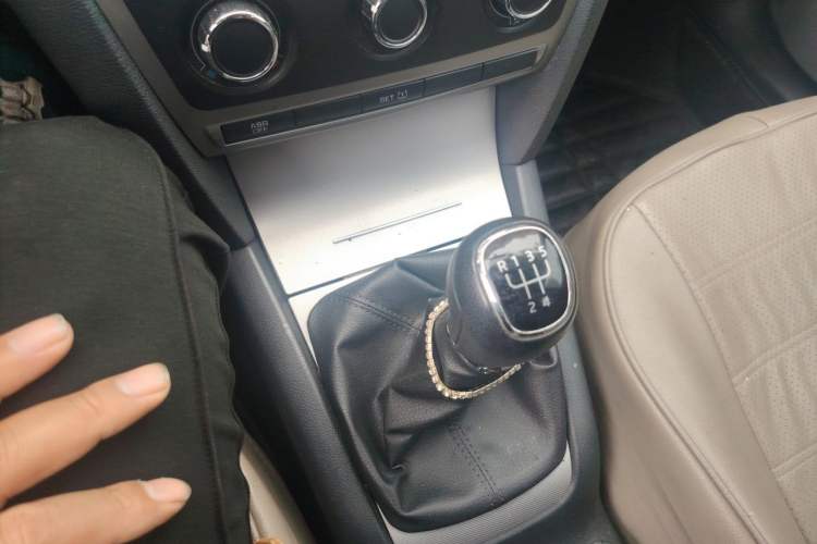Used Skoda Octavia 2014 1.6L Manual Yijie Edition Gear Lever