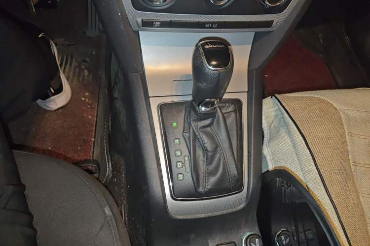 Used Skoda Octavia 2014 1.6L Automatic Yijie Edition Gear Lever