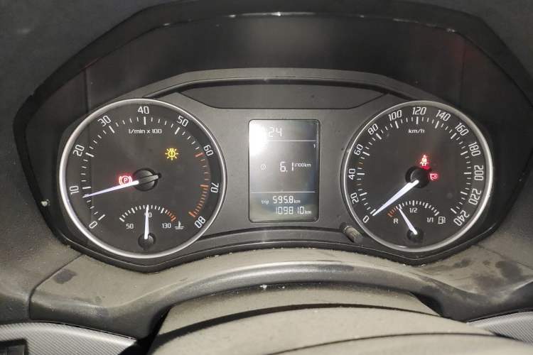Used Skoda Octavia 2014 1.6L Manual Yijie Edition Instrument Cluster
