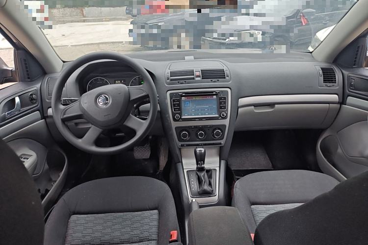 Used Skoda Octavia 2014 1.6L Automatic Yijie Edition Interior 2