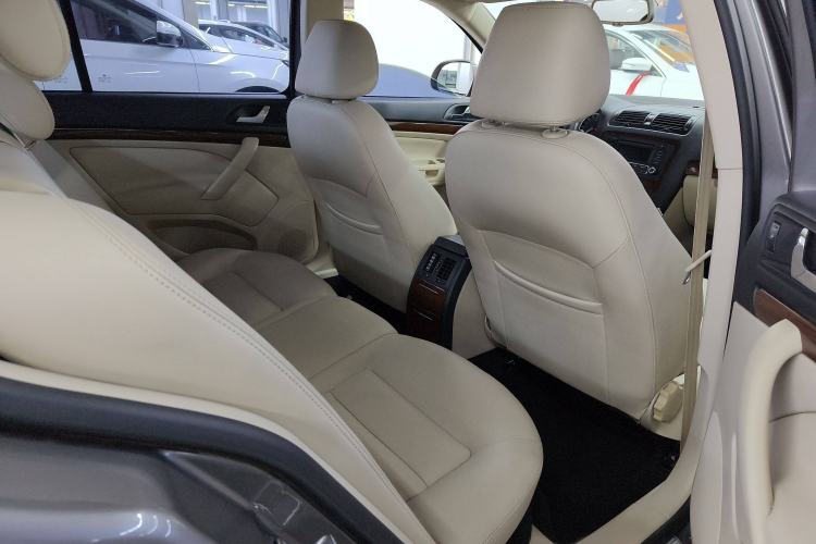 Used Skoda Octavia 2014 1.6L Automatic Yijun Edition Interior 2