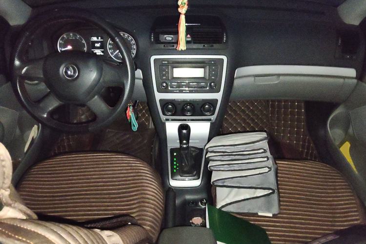 Used Skoda Octavia 2014 1.6L Automatic Yijie Edition Interior 2