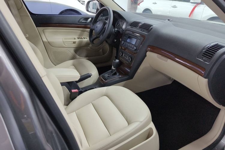 Used Skoda Octavia 2014 1.6L Automatic Yijun Edition Interior 3