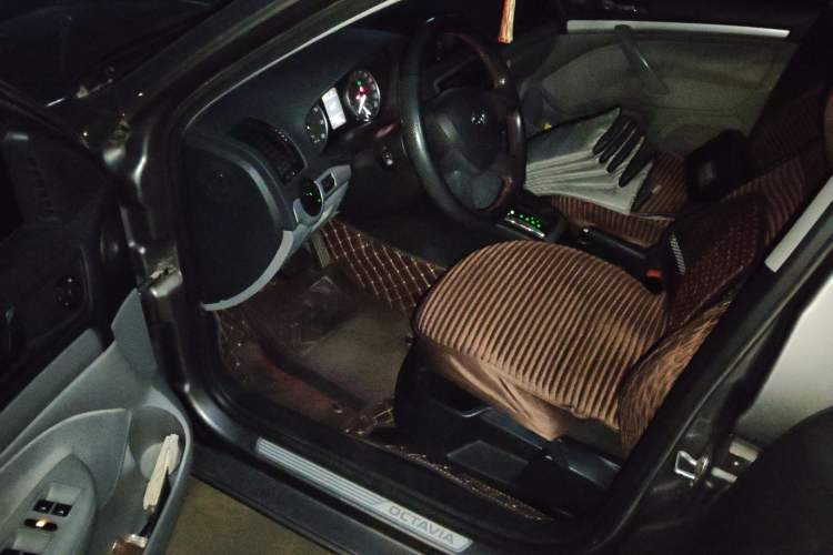 Used Skoda Octavia 2014 1.6L Automatic Yijie Edition Interior 3