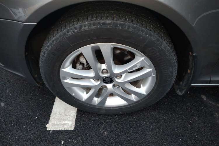 Used Skoda Octavia 2014 1.8TSI DSG Yijun Edition Left Front Wheel Hub