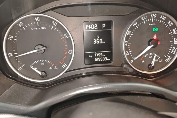 Used Skoda Octavia 2014 1.6L Automatic Yijun Edition Odometer Close Up