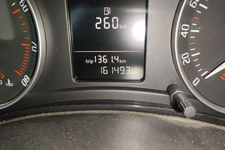Used Skoda Octavia 2014 1.6L Automatic Yijun Edition Odometer Close Up