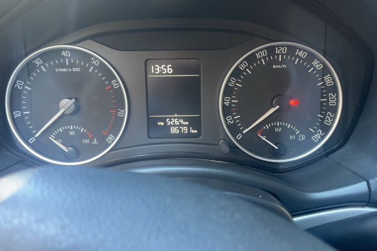 Used Skoda Octavia 2014 1.6L Automatic Yijie Edition Odometer Close Up