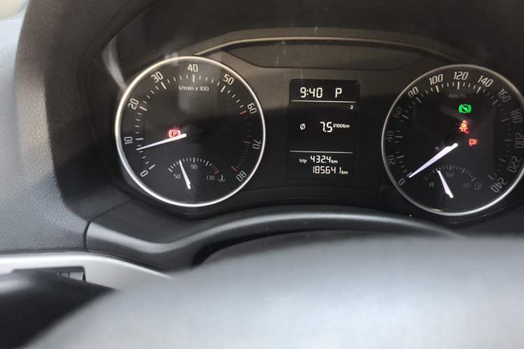 Used Skoda Octavia 2014 1.4TSI DSG Yijun Edition Odometer Close Up
