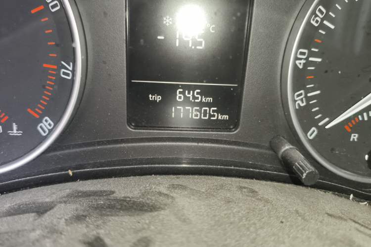Used Skoda Octavia 2014 1.6L Automatic Yijun Edition Odometer Close Up
