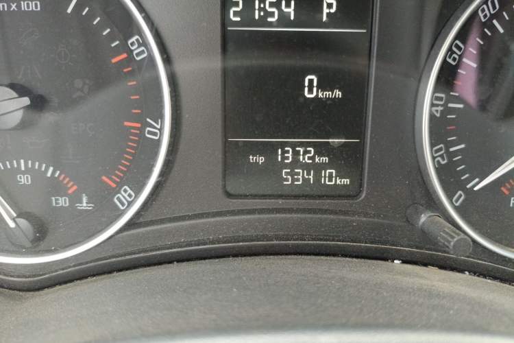 Used Skoda Octavia 2014 1.6L Automatic Eado Edition Odometer Close Up