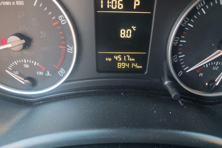 Used Skoda Octavia 2014 1.6L Automatic Yijie Edition Odometer Close Up
