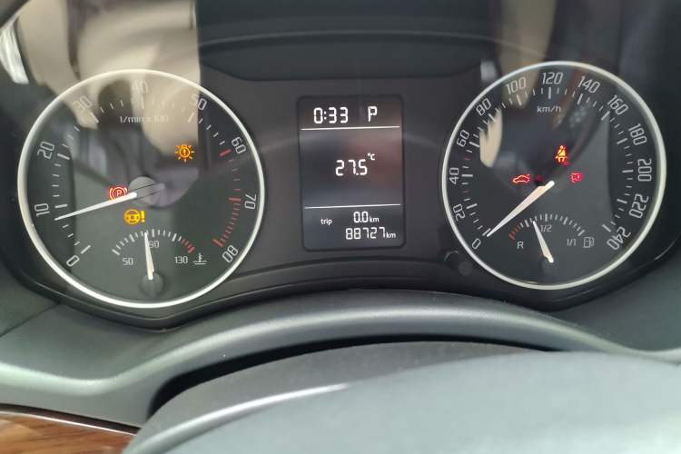 Used Skoda Octavia 2014 1.6L Automatic Yijun Edition Odometer Close Up