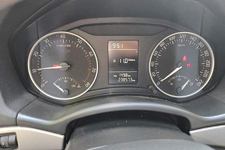 Used Skoda Octavia 2014 1.6L Manual Yijie Edition Odometer Close Up