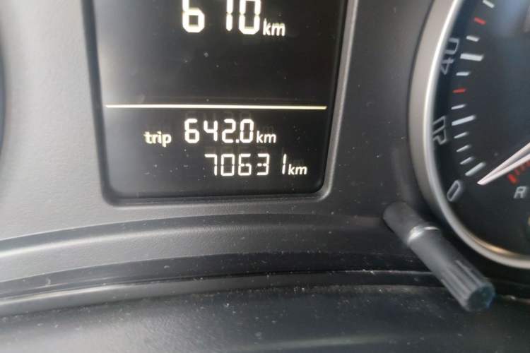Used Skoda Octavia 2014 1.6L Automatic Yijie Edition Odometer Close Up