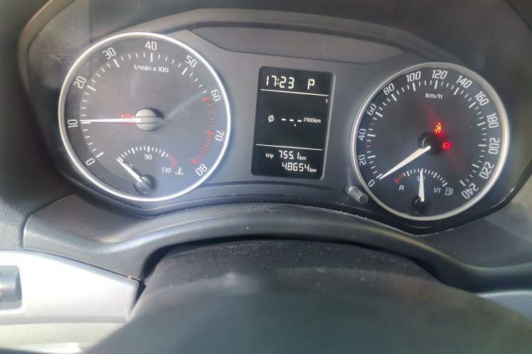 Used Skoda Octavia 2014 1.6L Automatic Eado Edition Odometer Close Up