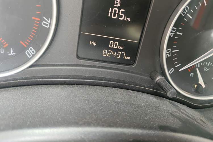 Used Skoda Octavia 2014 1.6L Manual Yijie Edition Odometer Close Up