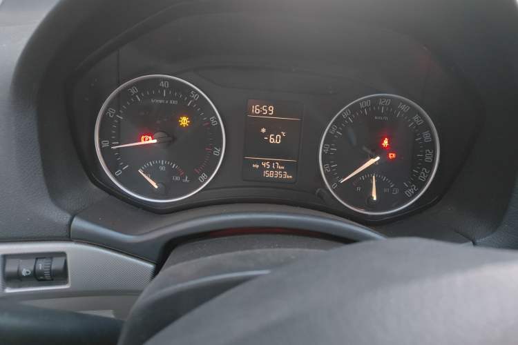 Used Skoda Octavia 2014 1.6L Manual Yijie Edition Odometer Close Up
