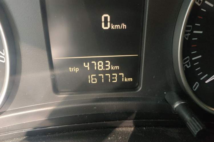Used Skoda Octavia 2014 1.6L Automatic Yijun Edition Odometer Close Up
