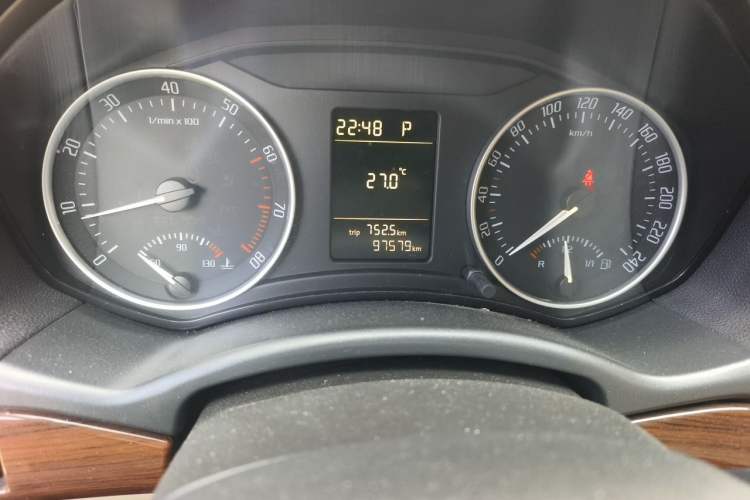 Used Skoda Octavia 2014 1.6L Automatic Yijun Edition Odometer Close Up