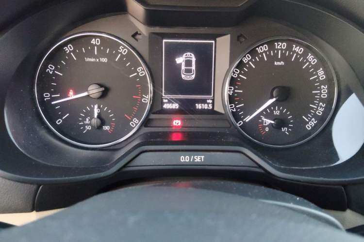 Used Skoda Octavia 2014 1.6L Manual Yijie Edition Odometer Close Up
